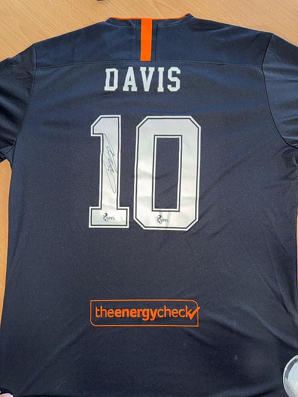 WIN A SIGNED STEVEN DAVIS TOP!